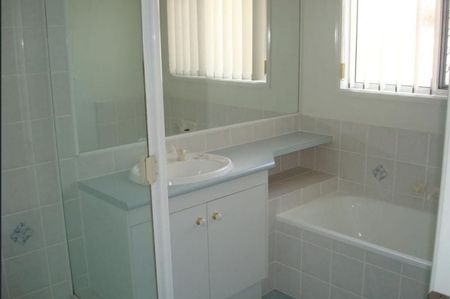 Bayside living for the family - Photo 5