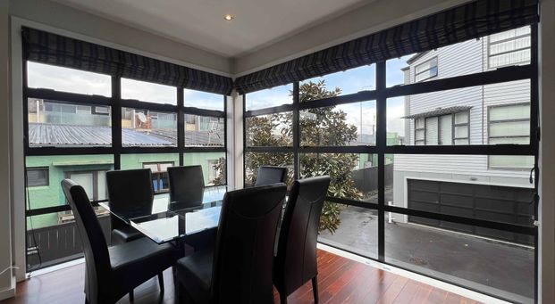 Stylish & Secure - Fully Furnished Four-Bedroom Home in Prime Epsom Location - Photo 1