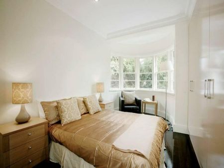 LARGE ART DECO PROPERTY IN THE MOST LIVEABLE ADDRESS - Photo 2