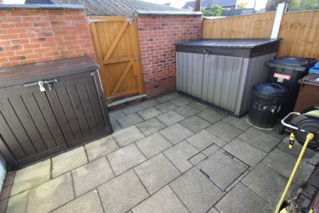 2 Bedroom Terraced House - Photo 3