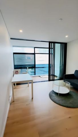 1 bed 1 bath - Photo 2