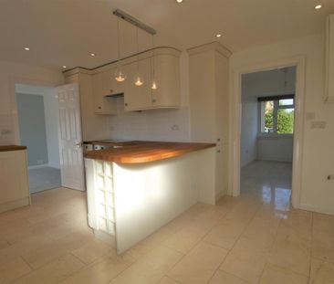 4 bedroom detached house to rent - Photo 3