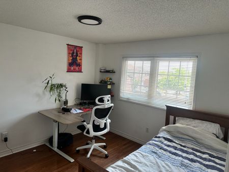 For Lease - 120 Andona Crescent, Toronto, Ontario - Photo 2