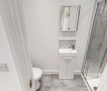 Double room with en-suite - £650pcm, deposit £650 in shared house : £600 per month - Photo 6