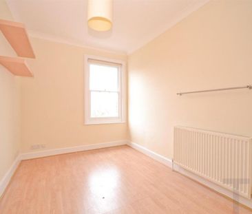2 bedroom end of terrace house to rent - Photo 3