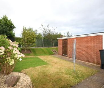 2 bedroom bungalow to rent - Photo 2