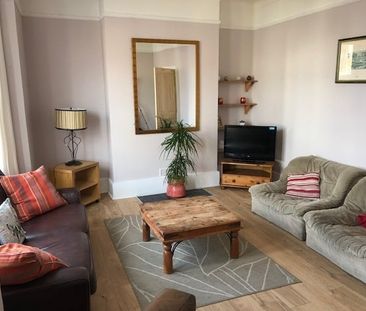 3 Bed Flat, Tooting, SW17 - Photo 2