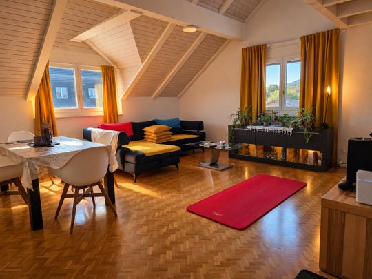 Wohnen mit Charme, zentral gelegen mit Galerie und viel Platz - Photo 1