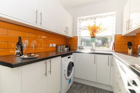 Room 5 – Nuneaton - Photo 3