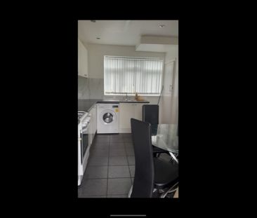 Room in a Shared House, Amberton Crescent, LS8 - Photo 3
