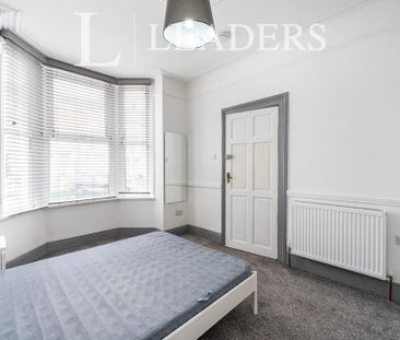 4 bedroom terraced house to rent - Photo 5