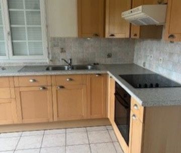 YVETOT PLEIN CENTRE, maison de 90.92m² avec jardin comprenant trois... - Photo 3