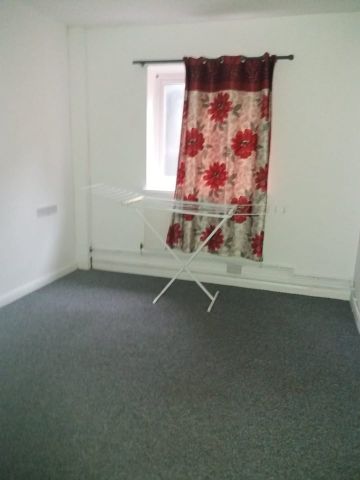 Room in a Shared House, Liverpool Road, CR7 - Photo 5
