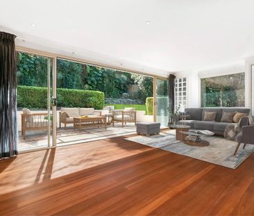 Bright Family Home With Water Views - Photo 5