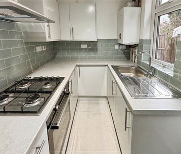 3 bedroom semi-detached house to rent - Photo 3