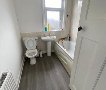 3 bedroom end of terrace house to rent - Photo 5