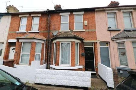 Burnt Oak Terrace, Gillingham, ME7 - Photo 2