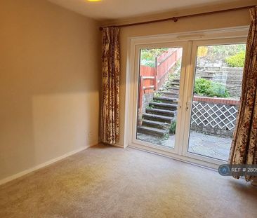 3 bedroom terraced house to rent - Photo 4