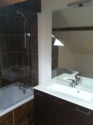 Location Appartement 4 pièces 81m² BAGNERES DE BIGORRE 65200 - Photo 2