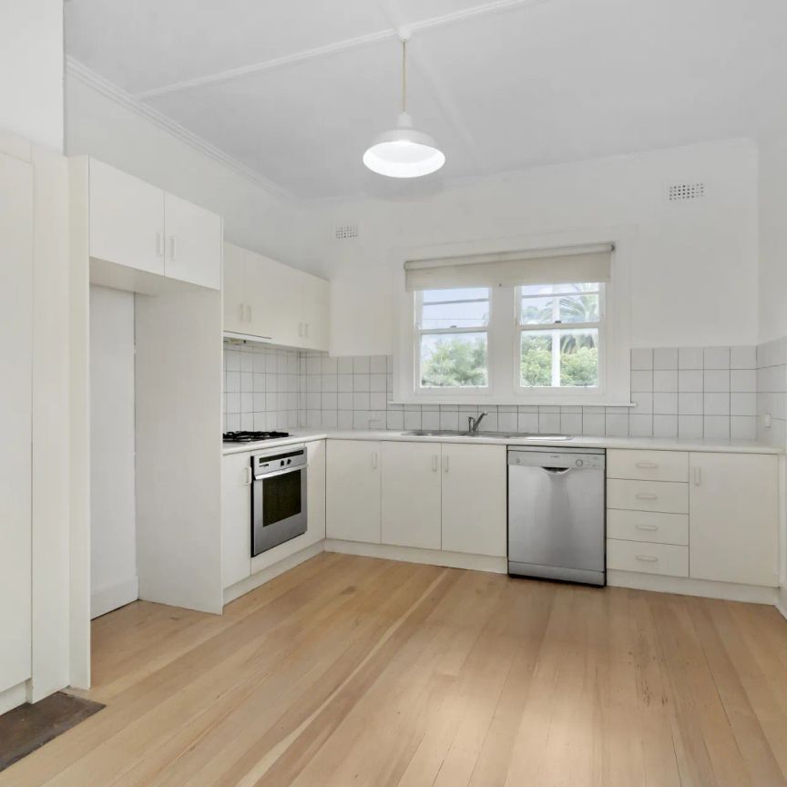 Unit 2/1a Oban Road, South Yarra. - Photo 1