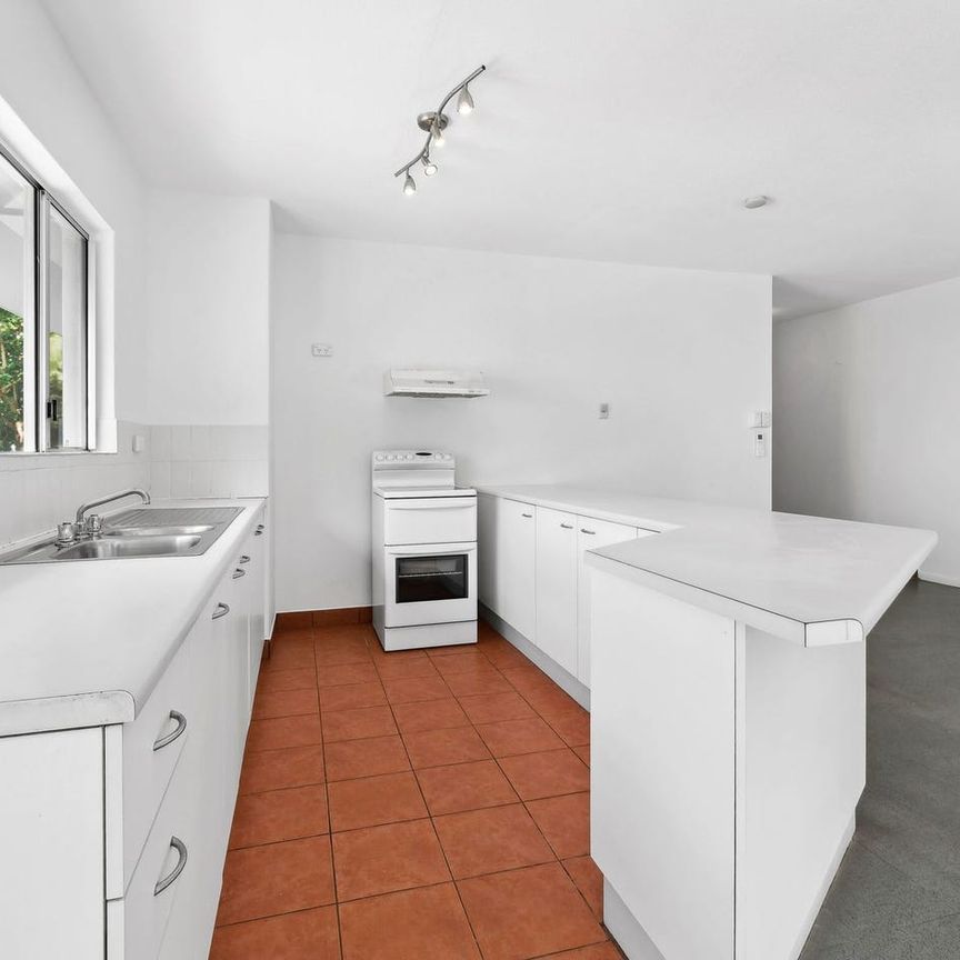 Beachside Bliss, Spacious 2 Bedroom Apartment for Rent on Sims Esplanade, Yorkeys Knob - Photo 1