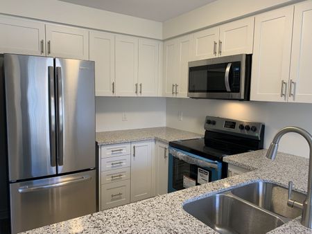 For Lease - 3083 Highbourne Crescent, Oakville, Ontario - Photo 4