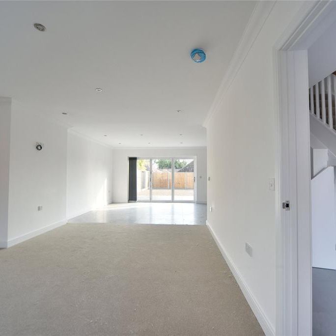 4 bedroom detached house to rent - Photo 1