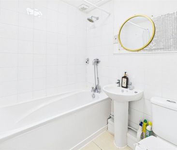 Chobham Road, Woking - 2 bedrooms Property for lettings - Seymours - Photo 5