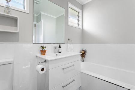 Birkenhead Bungalow * ELECTRICITY & WATER INCLUDED* - Photo 3