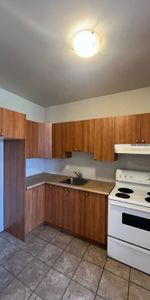 4 1/2 disponible avec possibilité de stationnement - Photo 3