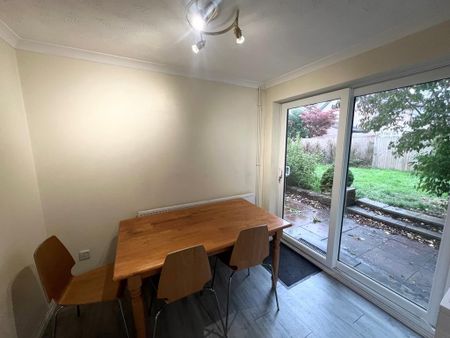 4 bedroom semi-detached house to rent - Photo 2