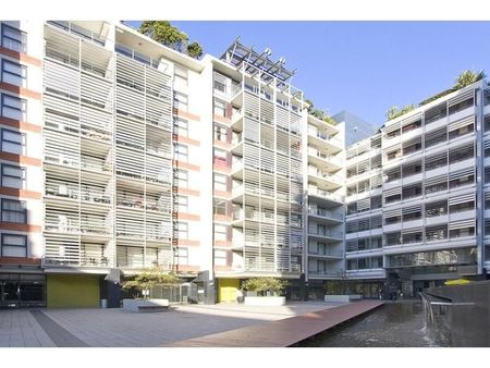 SPACIOUS ONE BED APARTMENT PLUS STUDY - Photo 3