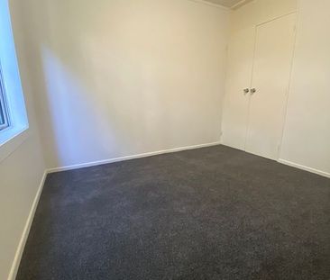 Entire Bottom Unit in Quiet Karori - Photo 2