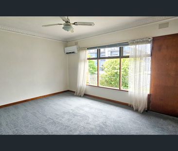 2/6 Stradling Avenue, Geelong, Vic 3220 - Photo 3