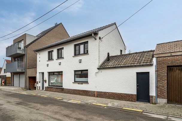 Woning met 3 slaapkamers en garage in centrum Waregem - Photo 1