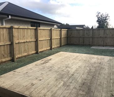 Modern two storey family home. - Photo 1