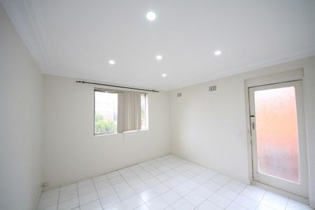 UPDATED 2 BEDROOM UNIT!!! DO NOT MISS OUT!!! - Photo 2