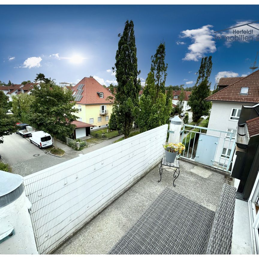 Exklusive 4-ZKB-Maisonette-Wohnung mit Südbalkon und TG-Stellplatz in begehrter, stadtnaher Lage - Photo 1