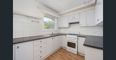 Two bedroom unit with new paint and carpet. - Photo 5