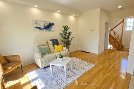 Condo Townhouse For Lease | N9255946 - Photo 2
