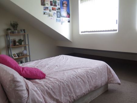 Brudenell Mount, Hyde Park, Leeds, LS6 1HT - Photo 2