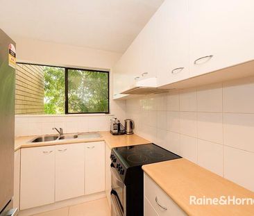 Spacious & Light-Filled Unit in Peaceful Leafy Location - Photo 5