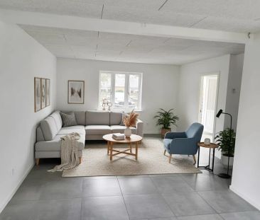 Lyst rækkehus med moderne indretning og dejlig have - Photo 2