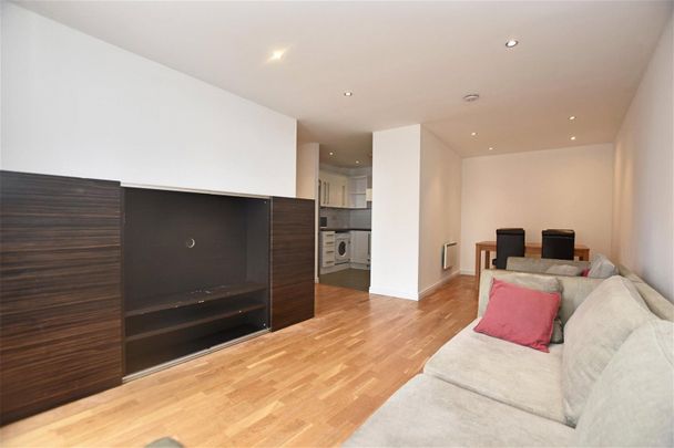 Prince Regent Road, Hounslow, Middlesex, TW3 - Photo 1