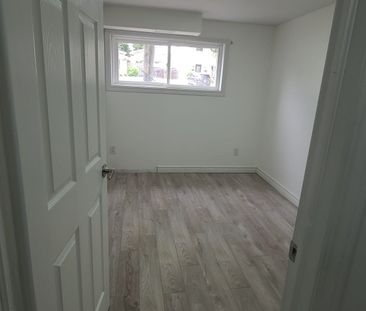 For Lease - 24 Chilton Drive, Hamilton, Ontario - Photo 2