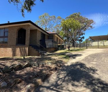 Spacious 3 Bedroom Home with Pet Friendly Yard !!! - Photo 2