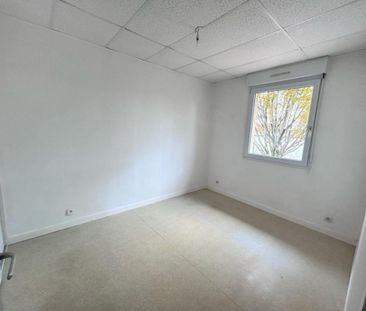 Location Appartement 4 pièces 83m² LE COTEAU 42120 - Photo 4