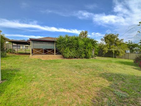 Welcoming Family Home in a Convenient Location - Photo 3