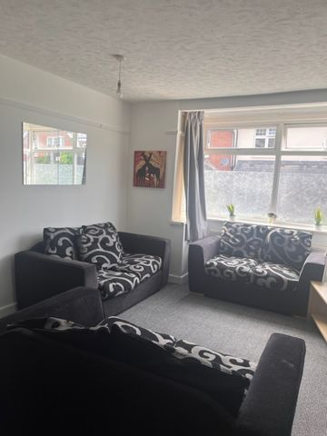 St Martins Road Room 3 - Photo 5