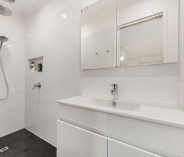 PERFECT FAMILY HOME IN IDEAL LOCATION - Photo 6